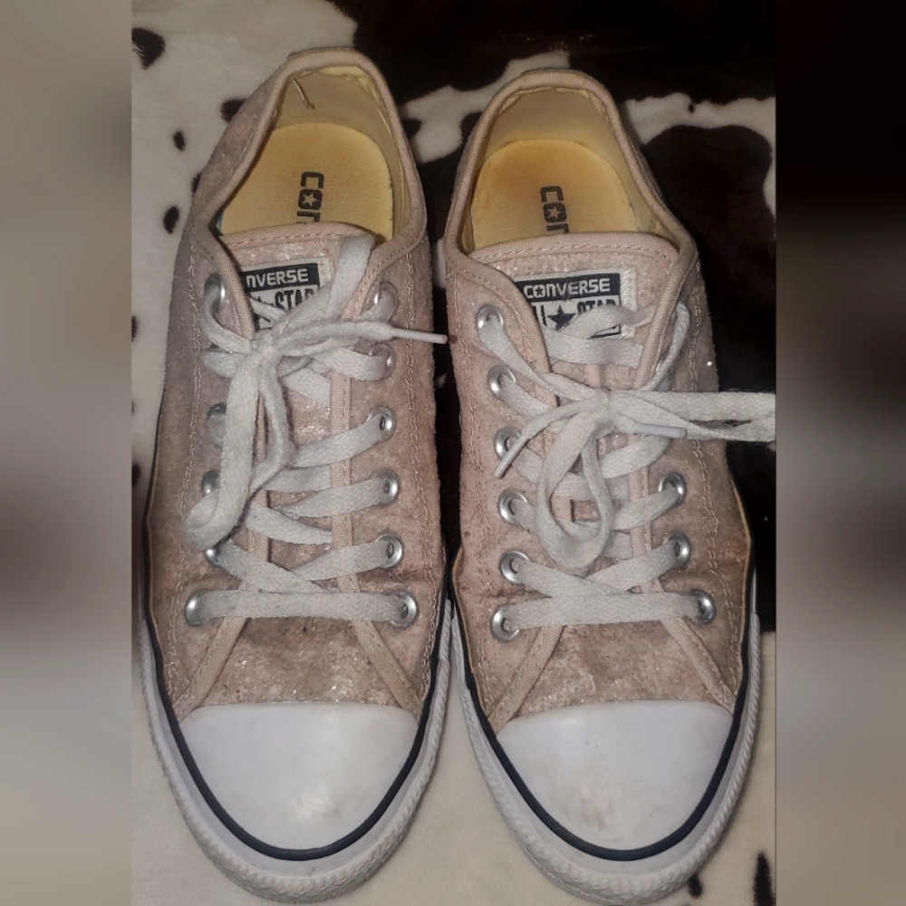 Sequence Converse. Women's size 8.